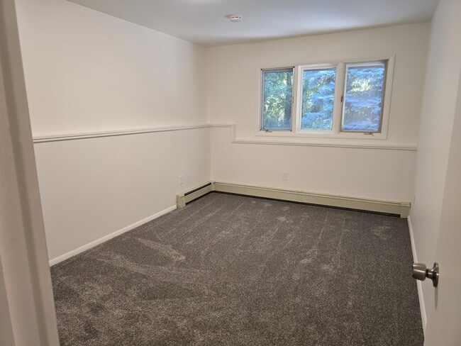 Building Photo - 708 S 16th Ave