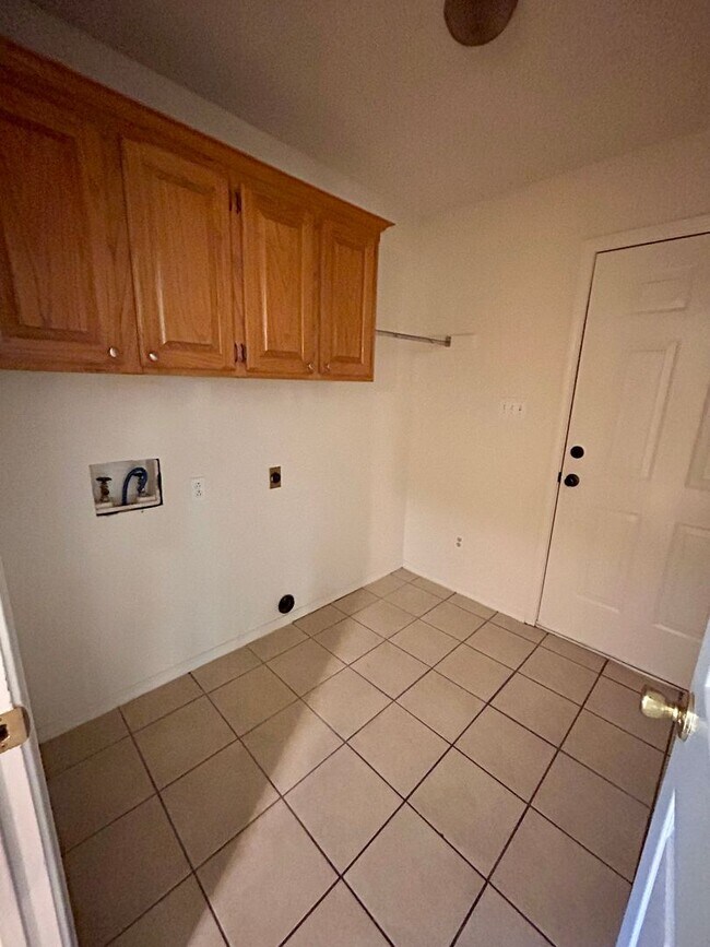 Building Photo - Cozy 3 Bedroom/2 Bathroom Home for Rent in...