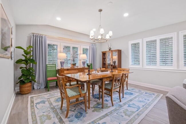 Building Photo - 605 Waverly Rd