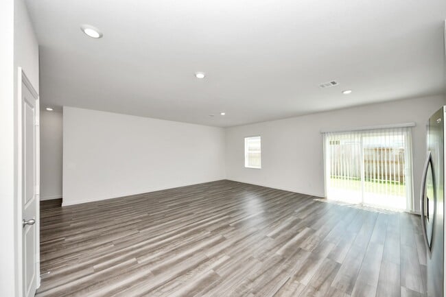 Building Photo - 10306 Valley Vista Dr