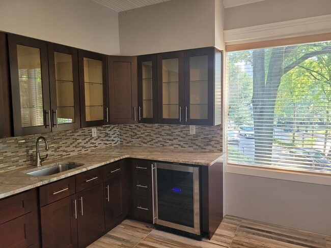Building Photo - 169 Peachtree Cir NE