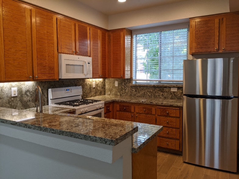 Building Photo - 382 Montecito Way