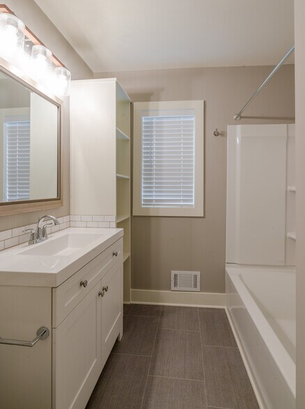 Building Photo - 621 3rd St NW