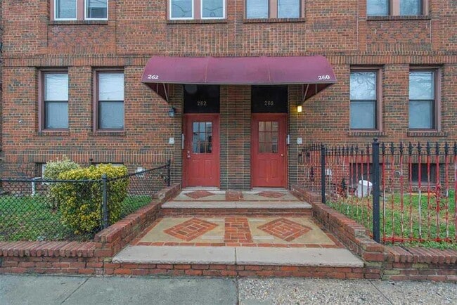 Building Photo - 262 Clendenny Ave