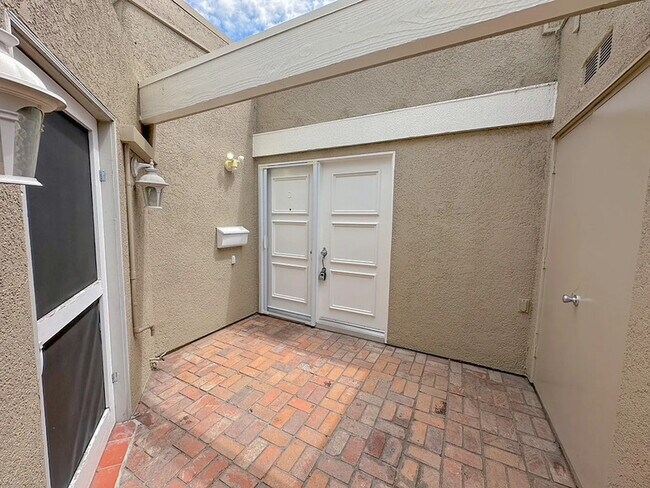 Building Photo - 2161 Via Mariposa E