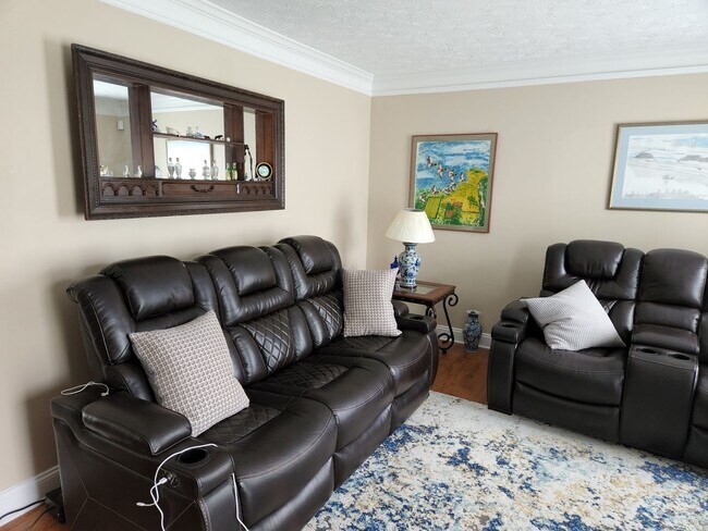 Building Photo - Staycation near everything Fayetteville