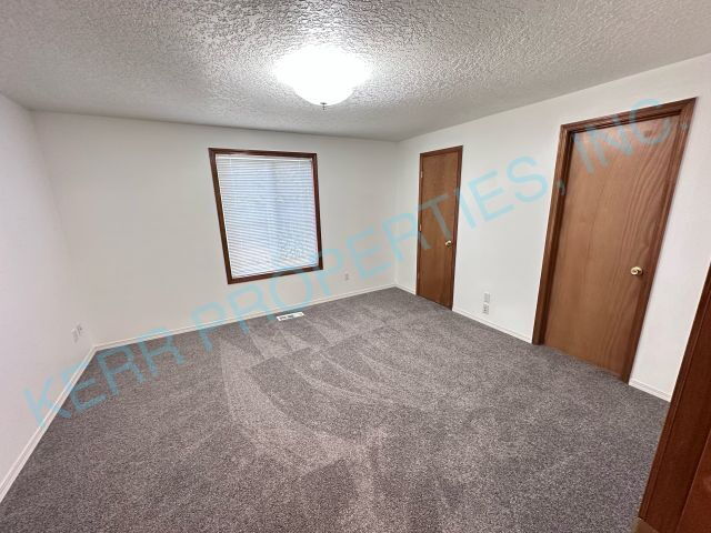 Building Photo - 1535 NW Wallula Ave