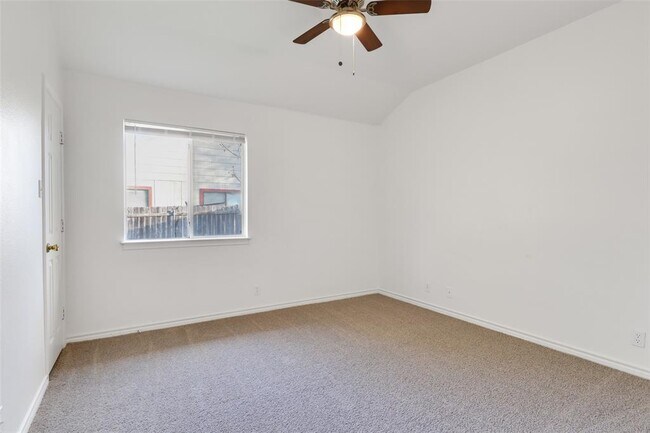 Building Photo - 300 Tamara Dr