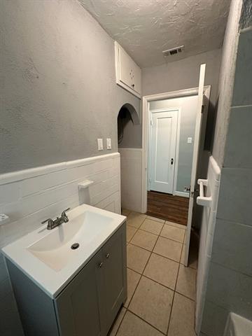 Building Photo - 48 Vaughn Dr