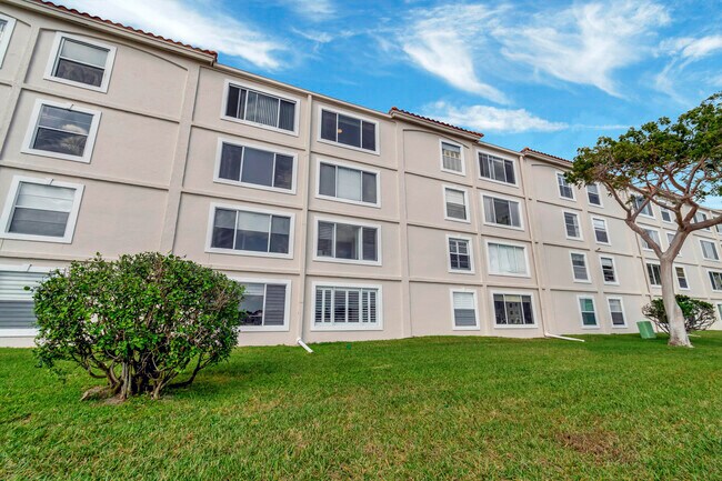 Building Photo - 14096 Huntington Pointe Dr