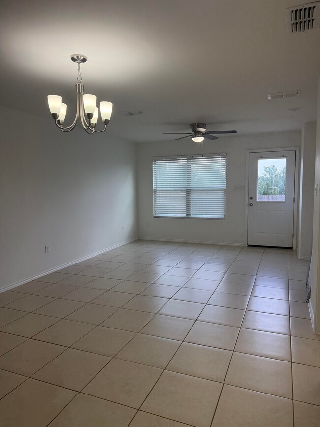Building Photo - 5701 Montevista Dr