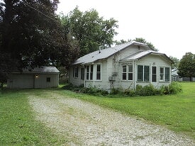 Building Photo - 209 5th St