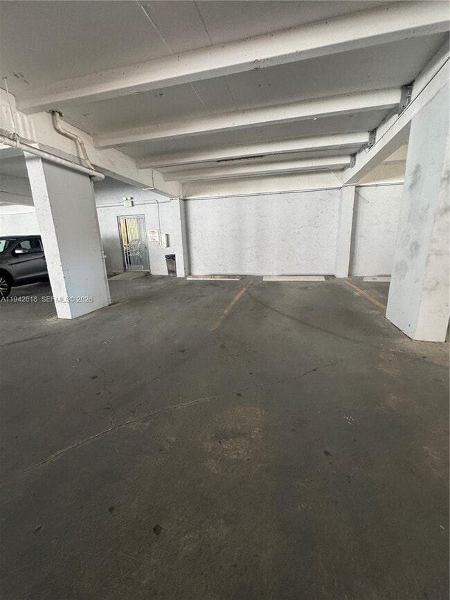 Building Photo - 6900 Bay Dr