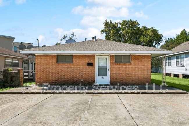 Primary Photo - 124 Lake Ave