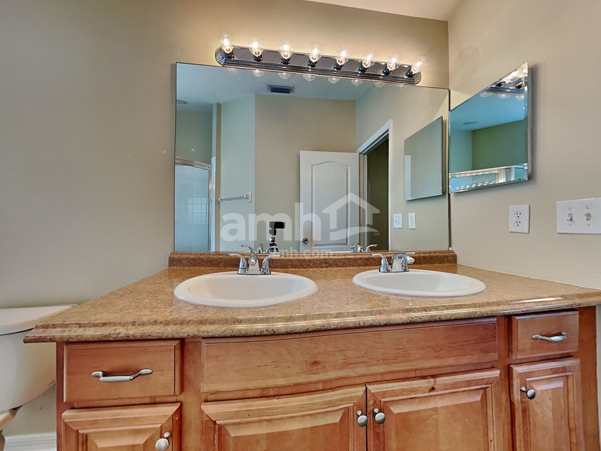 Building Photo - 9312 Hidden Water Cir