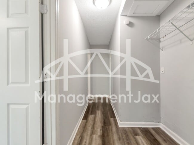 Building Photo - 1165 Hart St