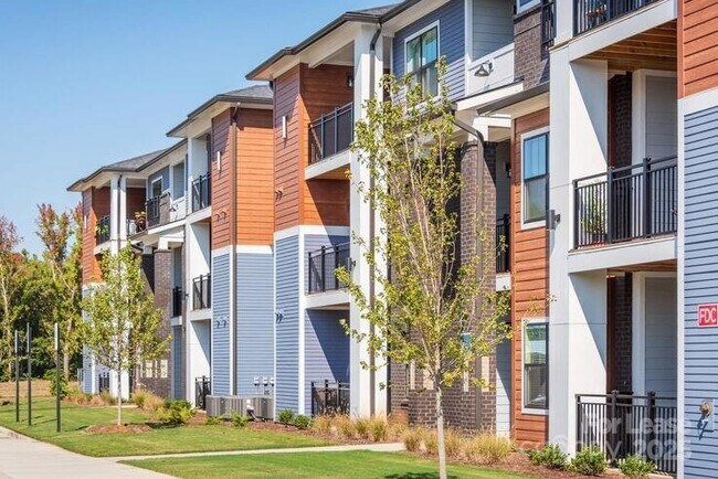 Building Photo - 1035 Strensall Ln