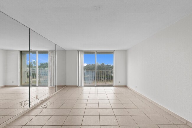 Building Photo - 500 Executive Center Dr