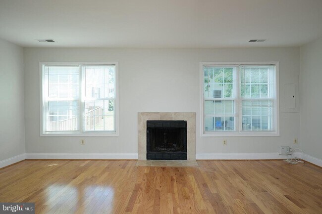 Building Photo - 124 Barnsfield Ct