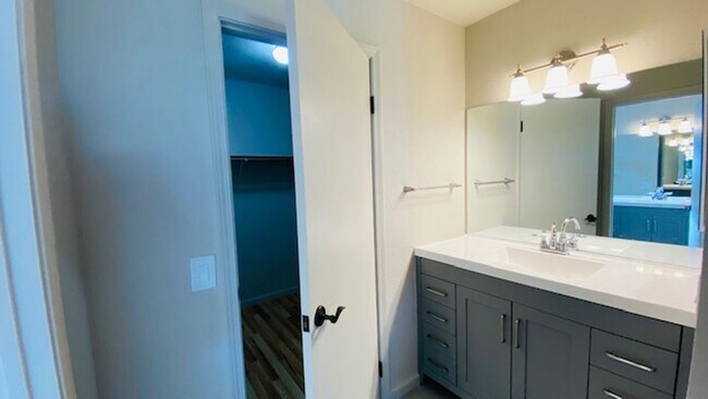 Building Photo - Gorgeous 4BD/2.5BA, Two-Story Home in Casa...