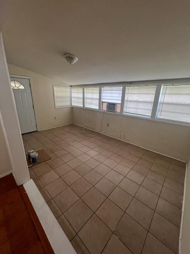 Building Photo - 9243 Strausbourge