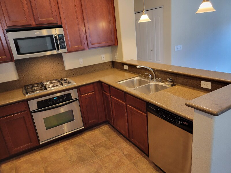 Building Photo - 3301 N Park Dr