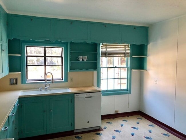 Building Photo - Cozy Gearhart Cottage