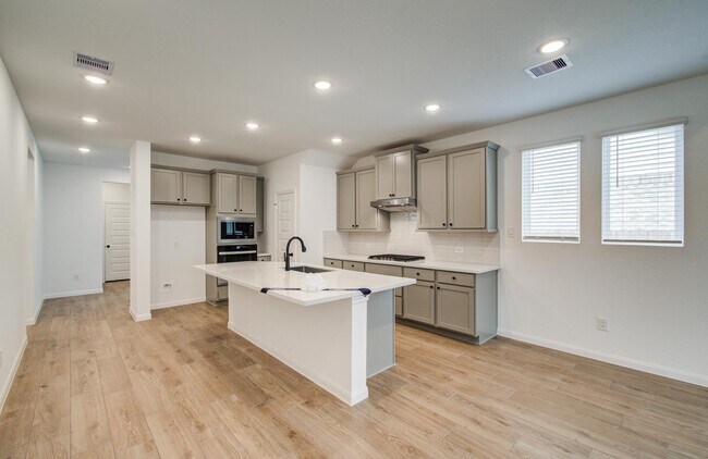 Building Photo - 7231 Yarrow Blossom Ct