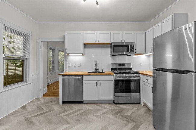 Building Photo - 159 Camp St