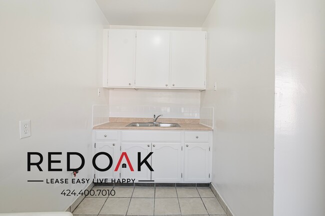 Building Photo - 2850 Leeward Ave