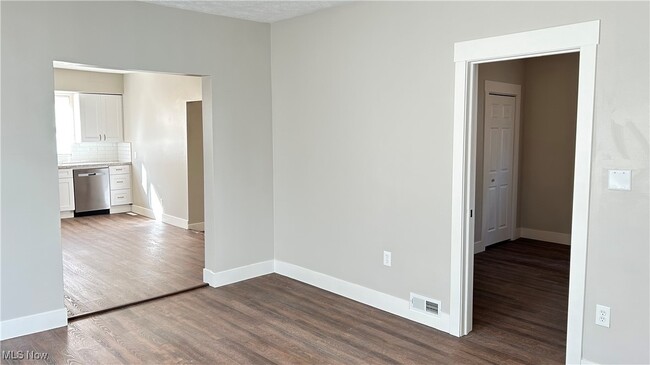 Building Photo - 3303 Mapledale Ave