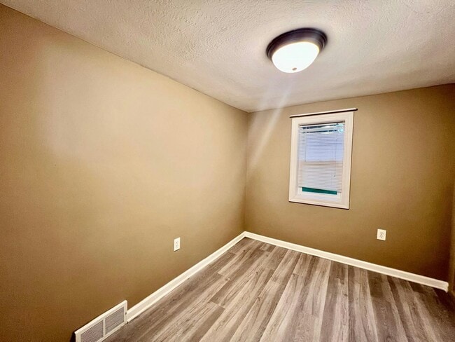 Building Photo - 8310 Bellflower Rd