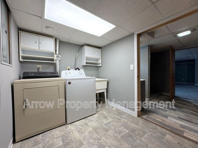 Building Photo - 5318 Stockwell St