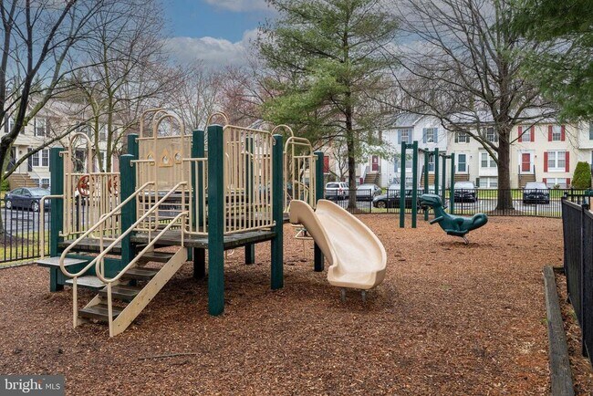 Building Photo - 2423 Bolton Ln