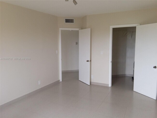 Building Photo - 8290 Lake Dr