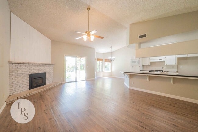 Building Photo - North Fresno Home, 3BR/2BA, Built 1991 – w...