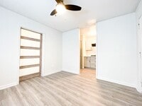 Building Photo - 1BD/1BA in Gated Complex, Water/Trash Incl...