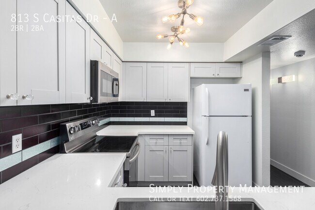 Building Photo - 813 S Casitas Dr