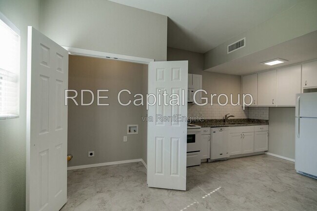 Building Photo - 3025 Sappington Pl