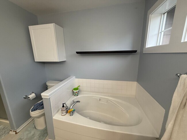 Building Photo - Silverdale 2 Story Home 4bed 2.5 bath