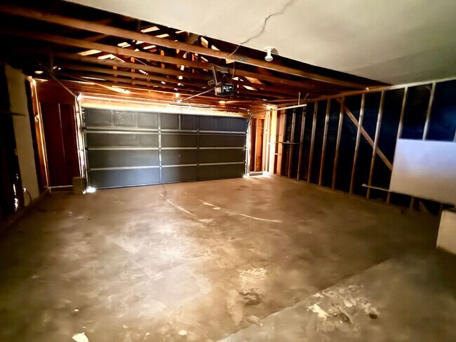 Building Photo - 8449 Viburnum Ave