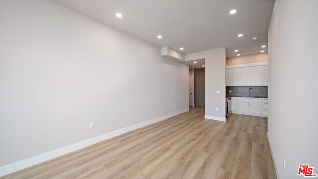 Building Photo - 927 Fedora St