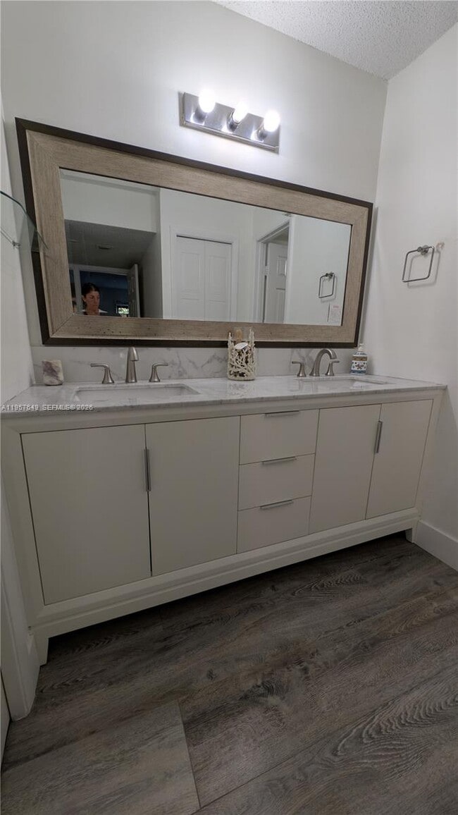 Building Photo - 369 Lakeview Dr