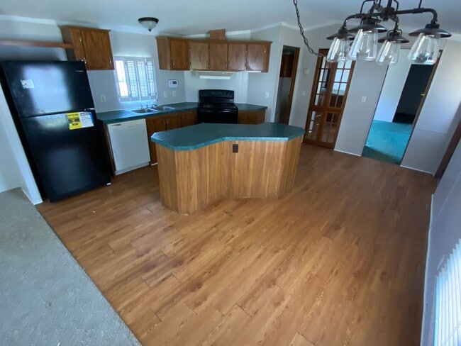 Building Photo - Black Creek Living 2