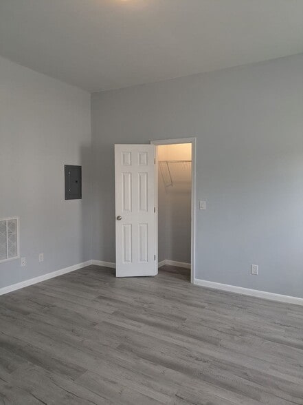 Building Photo - 85 N High St