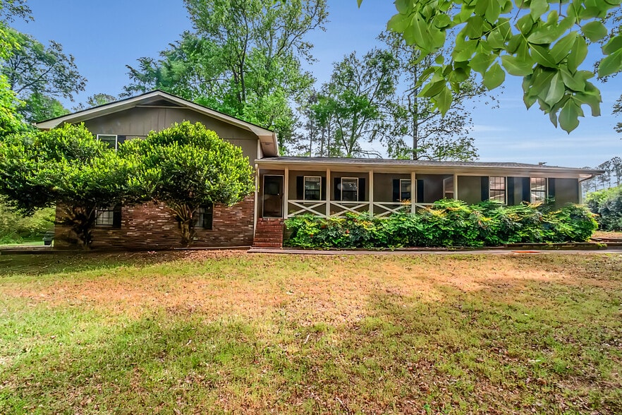 Building Photo - 1812 Wiggins Cir SW