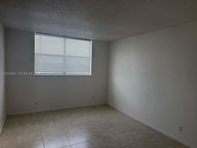 Building Photo - 500 Executive Center Dr