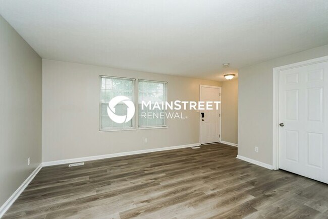 Building Photo - 3 Bedroom Pet-Friendly Home in Louisville, KY with Main Street Renewal