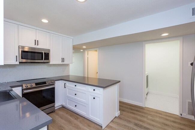 Building Photo - Charming Two Story Home!