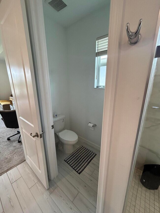 Building Photo - 12808 SW Eleanor Dr